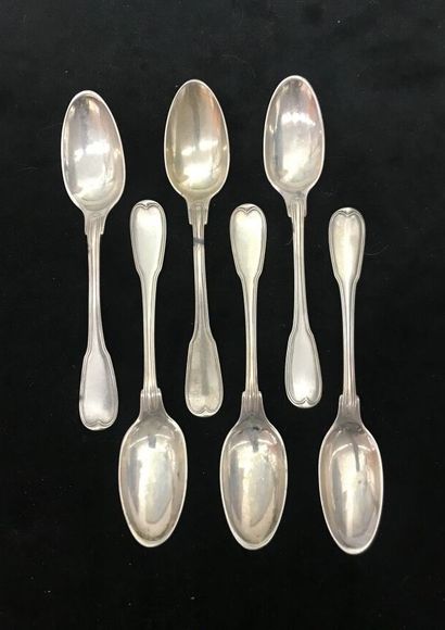 Six coffee spoons in silver, filets contours...