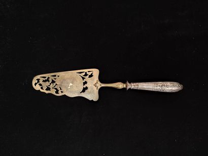 Lot of silver handles including:
- an hors...