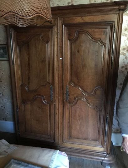 Molded oak cabinet
Height : 211 : 211 ; Width...