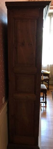 Two-piece cabinet in blond oak
Octagonal...
