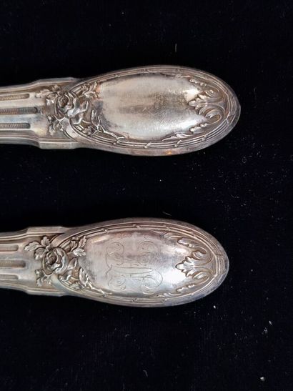 Lot of silver handles including:
- an hors...