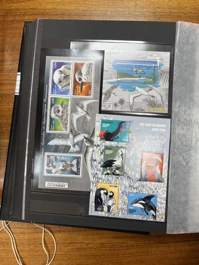** 2 albums France, Southern Territories,...