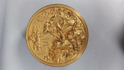 Circular box in gilded metal decorated with...