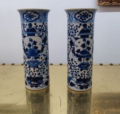 CHINA
Pair of vases, modern
Height : 20 20...