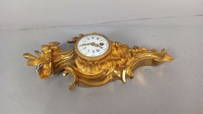 Petit cartel en bronze doré
Style Louis XV
Haut....