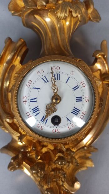 Petit cartel en bronze doré
Style Louis XV
Haut....