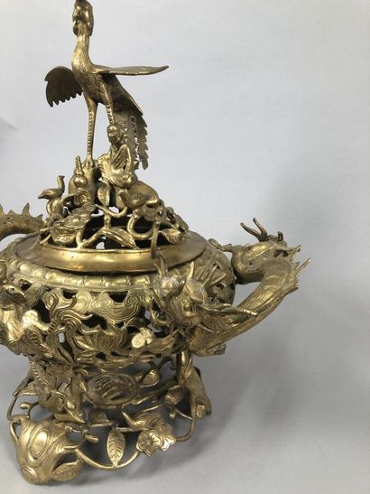 VIETNAM
Gilt bronze perfume burner with dragons...