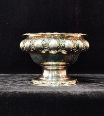 ERNST TREUSCH
Cup on silver pedestal with...