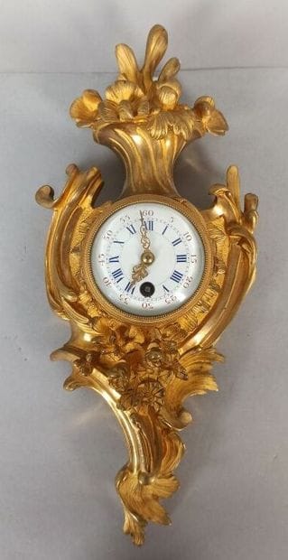 Petit cartel en bronze doré
Style Louis XV
Haut....