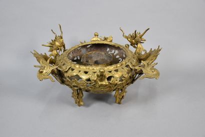 VIETNAM
Gilt bronze perfume burner with dragons...