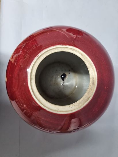 Set of two oxblood ceramic pots. With lids.
Height...