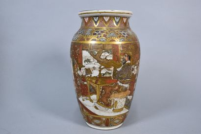 STASUMA JAPAN
Pair of porcelain vases decorated...