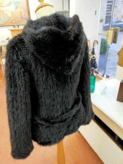 MAC LAUREN
Jacket in dark knitted mink
Two...