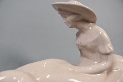 MODERN SCHOOL
Sculpture in white cracked...