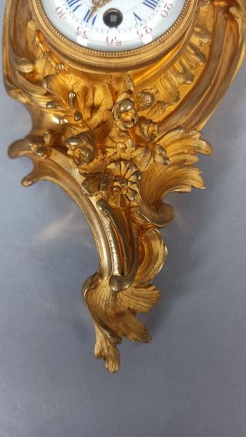 Petit cartel en bronze doré
Style Louis XV
Haut....