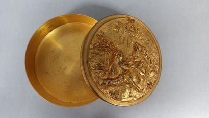Circular box in gilded metal decorated with...