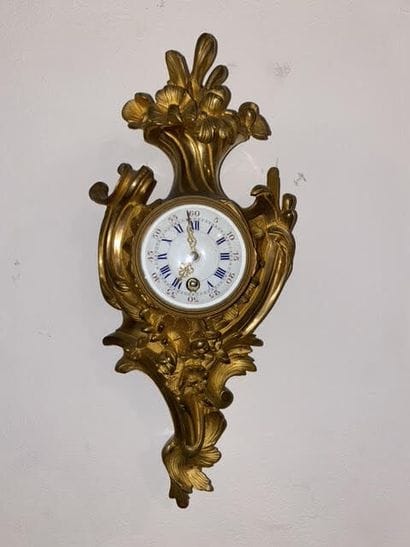 Petit cartel en bronze doré
Style Louis XV
Haut....