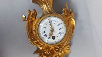 Petit cartel en bronze doré
Style Louis XV
Haut....