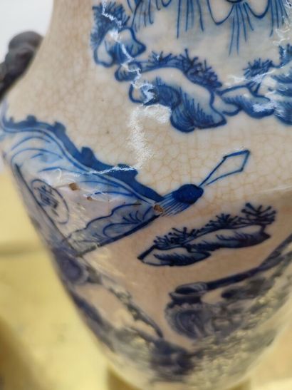 CHINA
Large pair of Chinese vases 
Height...