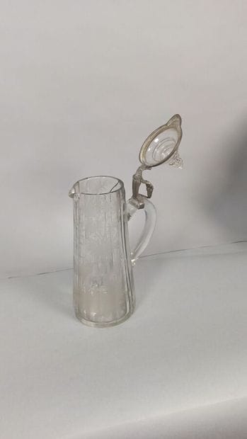 Bohemian crystal decanter
Height : 33 cm...