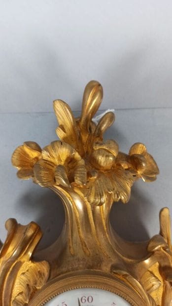 Petit cartel en bronze doré
Style Louis XV
Haut....