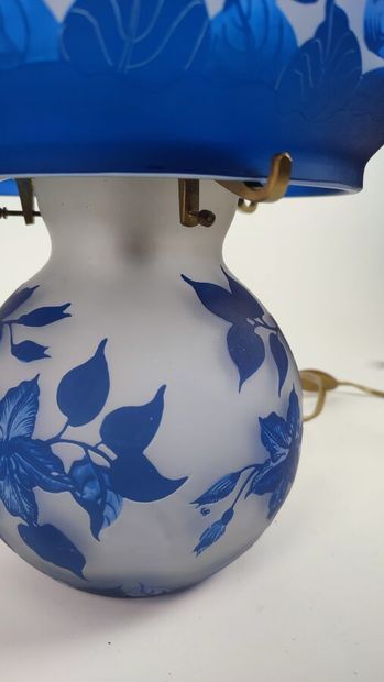 Mushroom lamp in blue glass with bindweed...