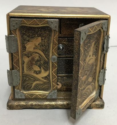 Small lacquered cabinet on a nashiji background,...