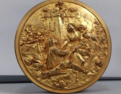 Circular box in gilded metal decorated with...