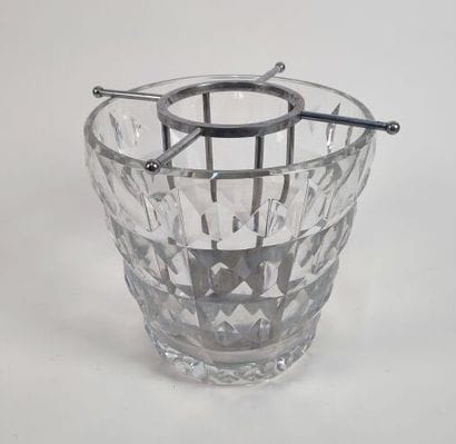 BACCARAT
Crystal vase with metal support...