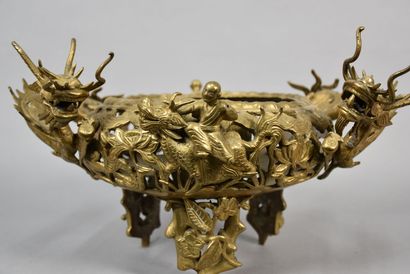 VIETNAM
Gilt bronze perfume burner with dragons...