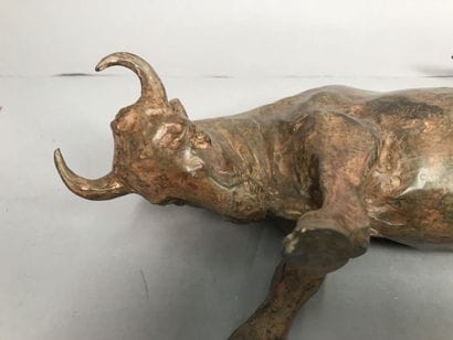 P. CHENE (XXth century)
Bull in patinated...
