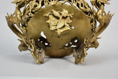 VIETNAM
Gilt bronze perfume burner with dragons...