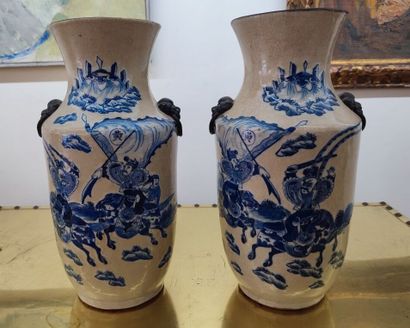 CHINA
Large pair of Chinese vases 
Height...