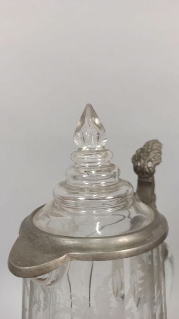 Bohemian crystal decanter
Height : 33 cm...
