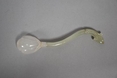 Mughal style spoon in two-tone celadon jade,...