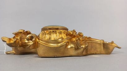 Petit cartel en bronze doré
Style Louis XV
Haut....