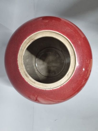 Set of two oxblood ceramic pots. With lids.
Height...