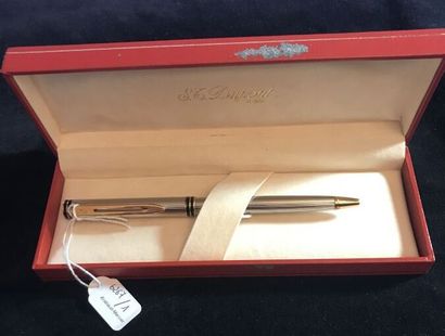 WATERMAN
Ballpoint pen 
Metal and grey fluted...