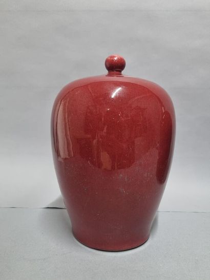 Set of two oxblood ceramic pots. With lids.
Height...