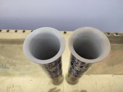CHINA
Pair of vases, modern
Height : 20 20...