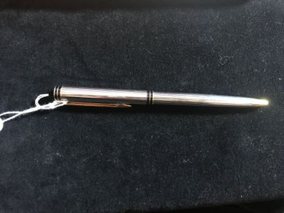 WATERMAN
Ballpoint pen 
Metal and grey fluted...