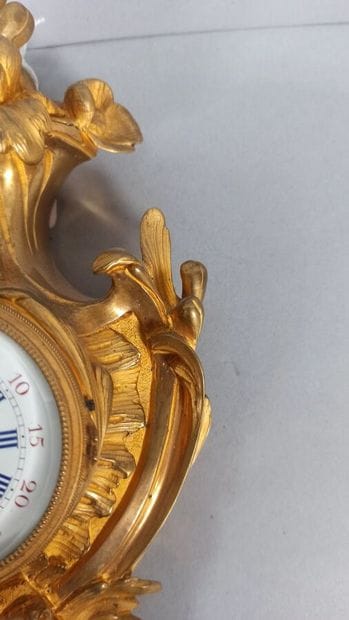 Petit cartel en bronze doré
Style Louis XV
Haut....