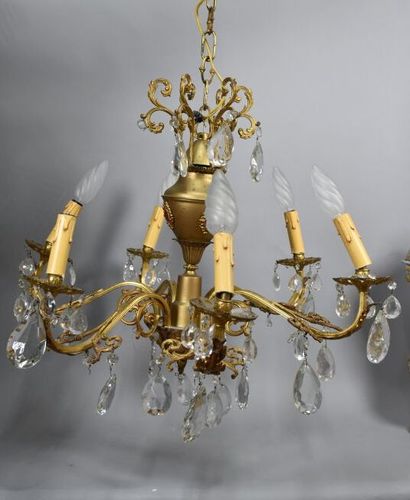 Lustre en métal doré et pampilles, à six...