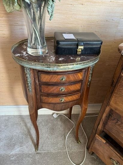 Table de chevet tambour en bois de placage...