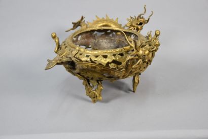 VIETNAM
Gilt bronze perfume burner with dragons...