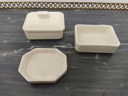 SAINT CLEMENT 
Smoker's set in white glazed...