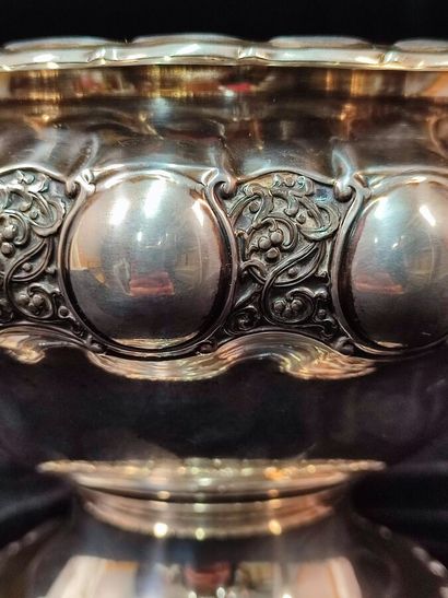 ERNST TREUSCH
Cup on silver pedestal with...