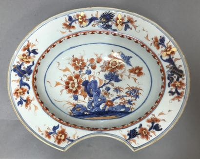 China 18th century
Porcelain beard dish with...