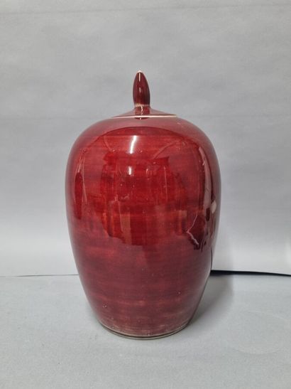 Set of two oxblood ceramic pots. With lids.
Height...
