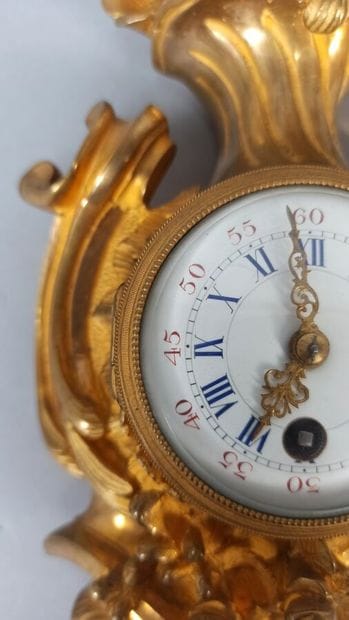 Petit cartel en bronze doré
Style Louis XV
Haut....